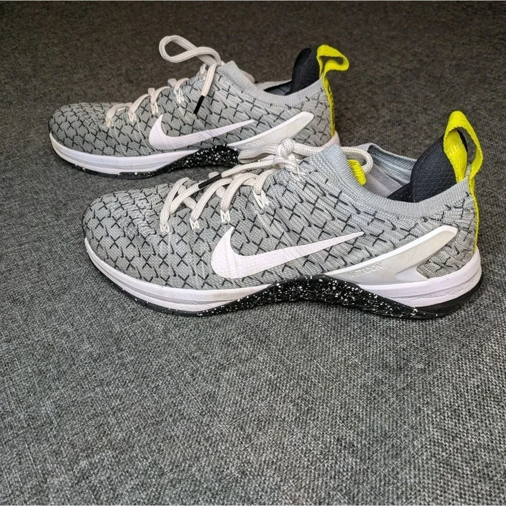 Nike Metcon DSX Flyknit 2 X Mens Size 9.5 US Gray Dynamic Yellow Training Shoes